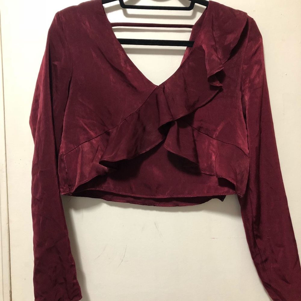 JOA SATIN CROPPED BLOUSE